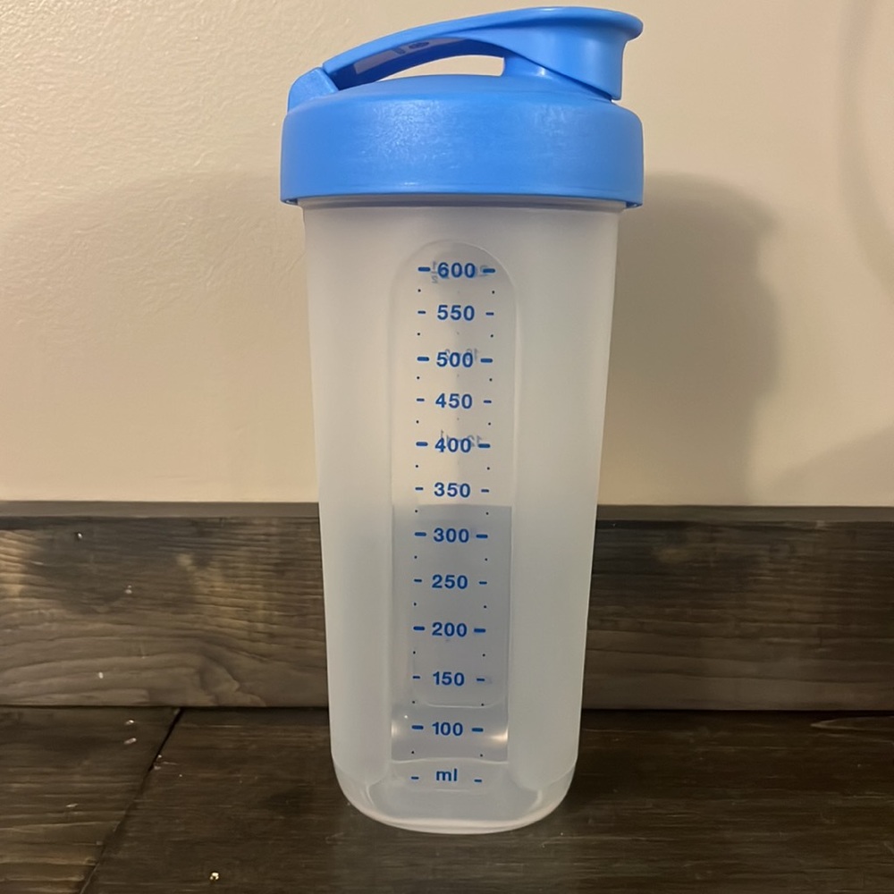 COPY - Tupperware Quick Shaker - Picture 2 of 4